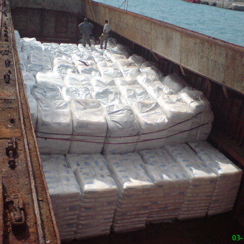 plastics-unloading