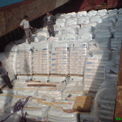 plastics-unloading