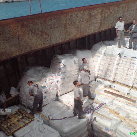 plastics-unloading
