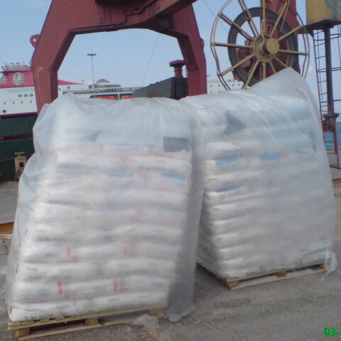 plastics-unloading