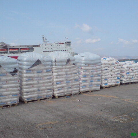 plastics-unloading