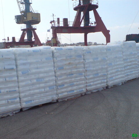 plastics-unloading