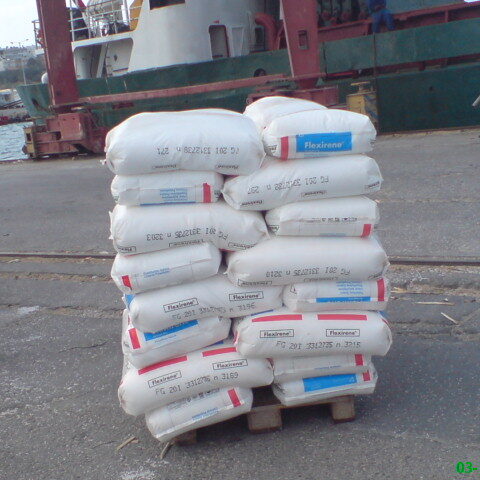plastics-unloading