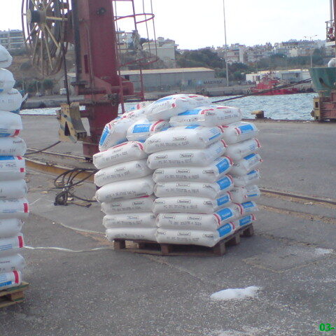 plastics-unloading