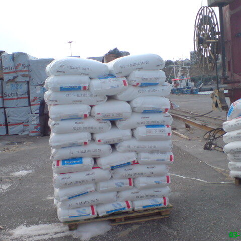 plastics-unloading