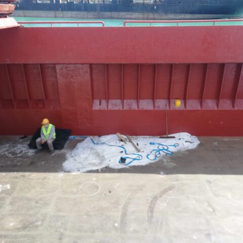 plastics-unloading
