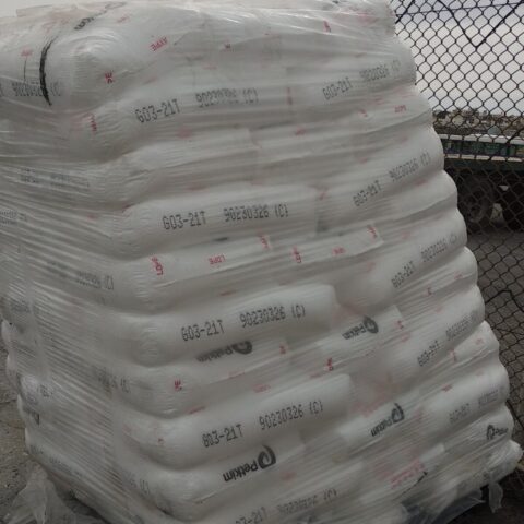 plastics-unloading