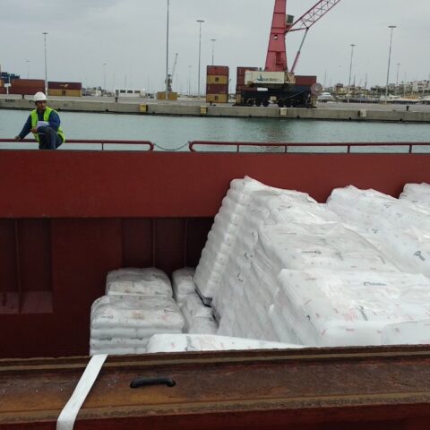 plastics-unloading
